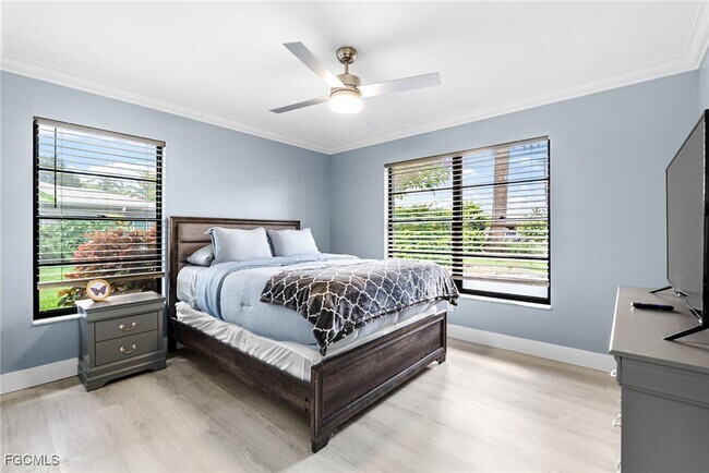 Building Photo - 2328 SE 27th St