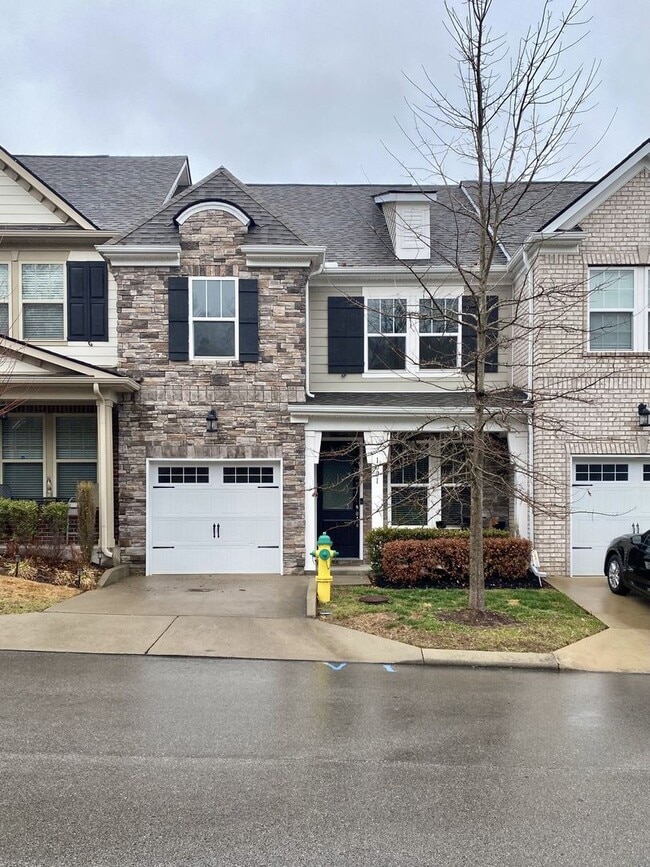 Building Photo - 1021 Livingstone Ln