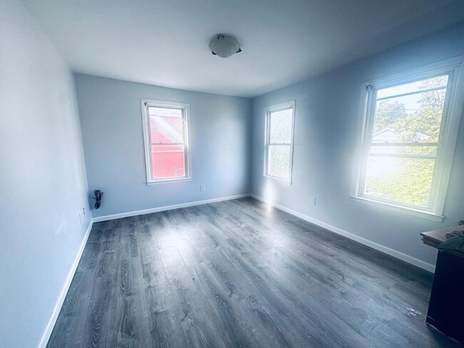 Building Photo - 178 Fern Ave