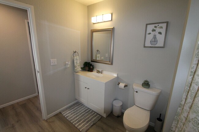 Building Photo - Spacious first floor one bedroom with mode...