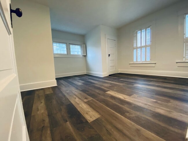 Building Photo - New Remodeled Downtown Home w/ detached carriage house, fenced back yard,