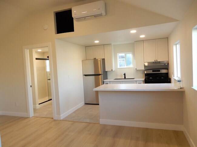 Building Photo - REDUCED!!!