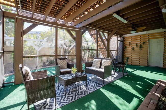 Building Photo - Cozy Zen Retreat Home with 4BD+3BA  Share ...
