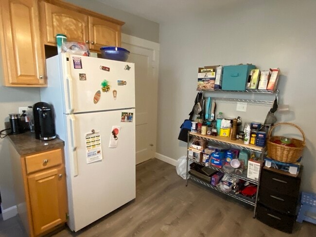 Building Photo - 21 Century St