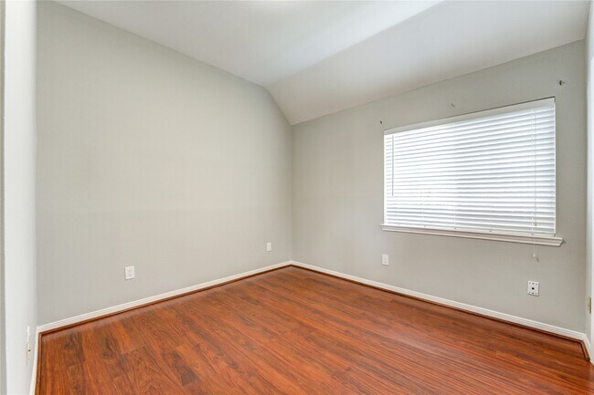 Building Photo - 3223 Richland Dr