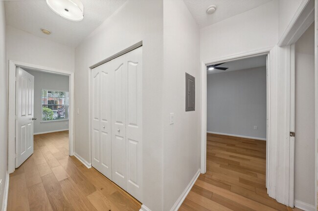 Building Photo - 4207 S Dale Mabry Hwy