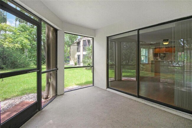 Building Photo - 135 Woodlake Wynde