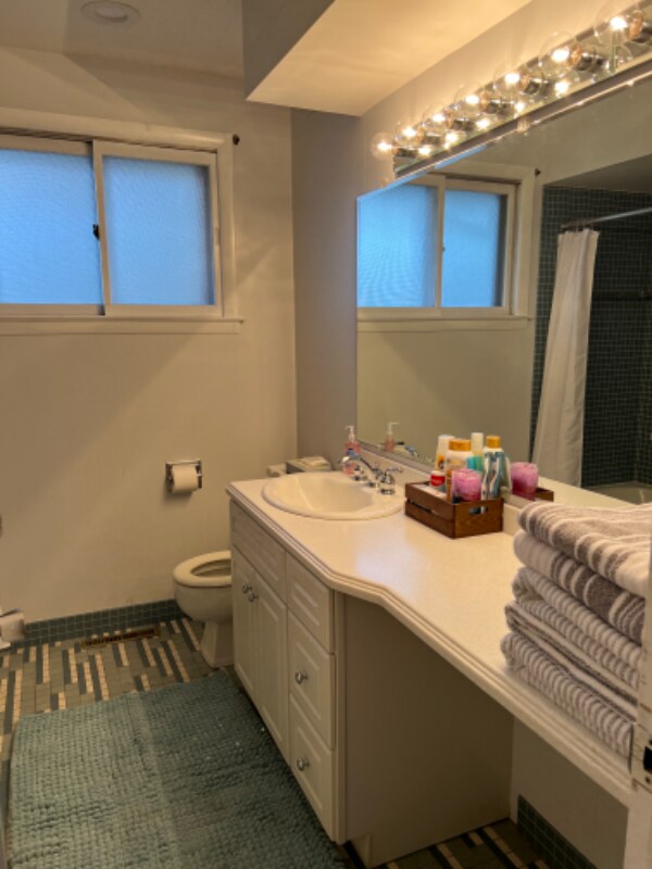 Building Photo - 510 Lasalle St