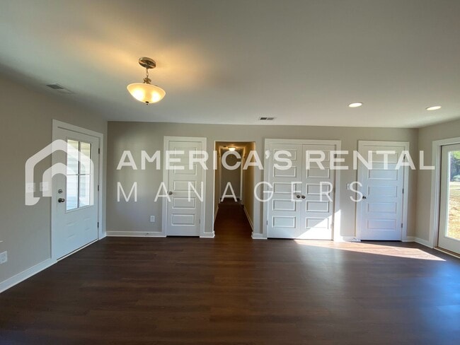 Building Photo - MOVE IN SPECIAL!!! - Wonderful Home for Rent in Talladega, AL... Available to View Now!!! - Sign ...