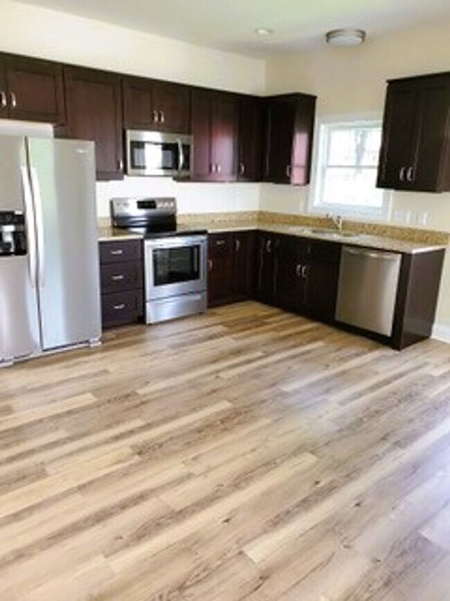 Building Photo - 2656 Greenport Dr