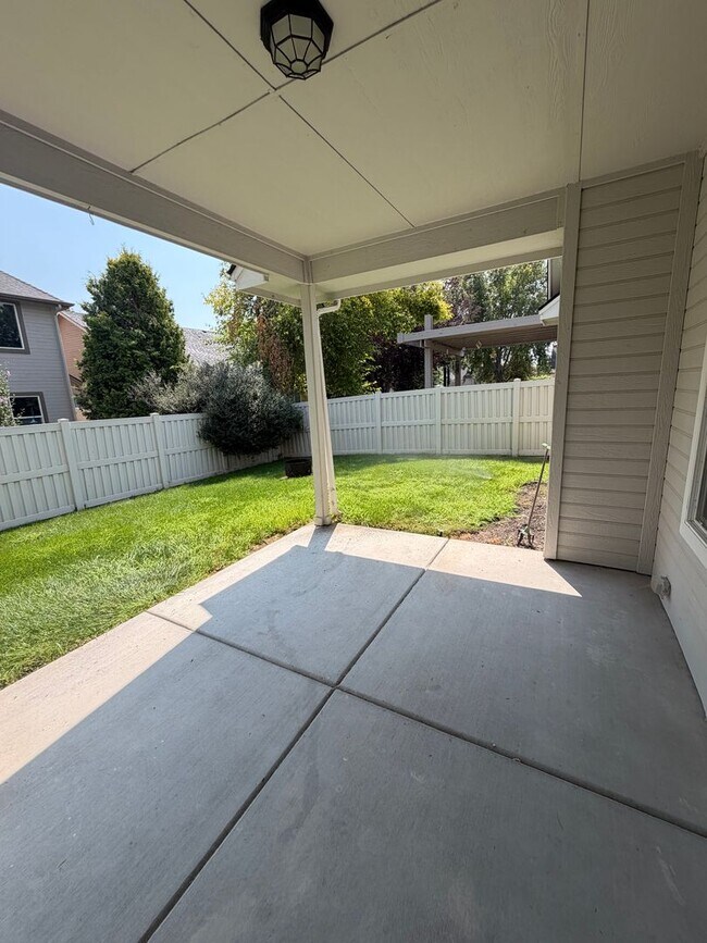 Building Photo - Jayden Village Sub: 4 Bedroom 2 Bath with Community Pool Ten Mile and Ustick