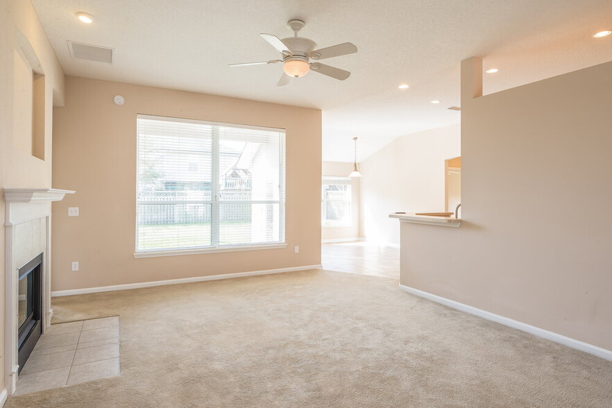 Building Photo - 744 Flowers St