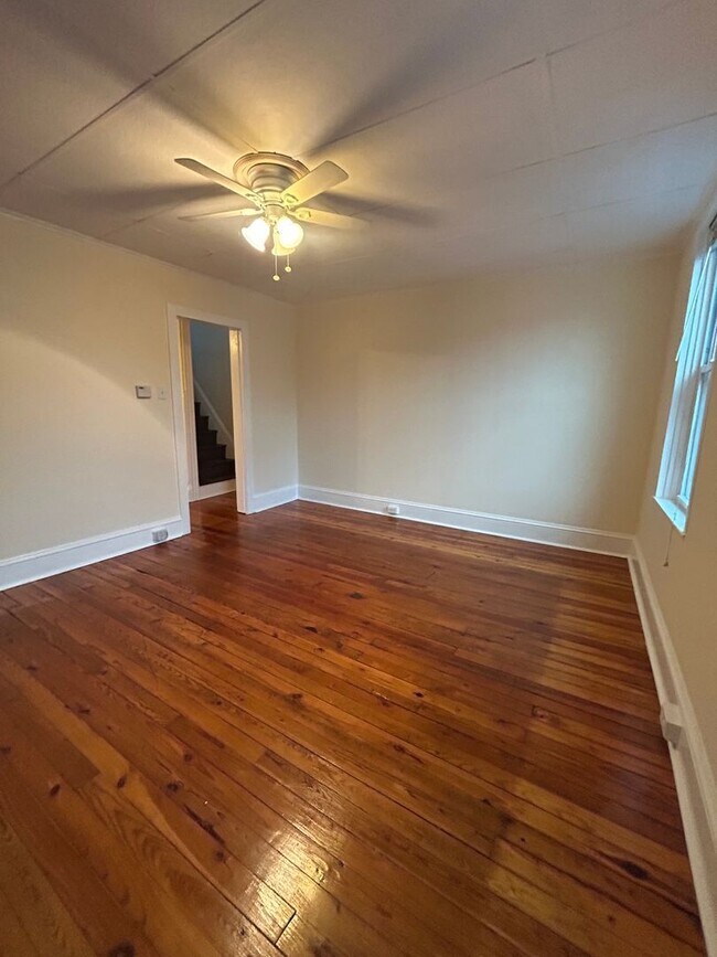 Building Photo - 556 N Plum St