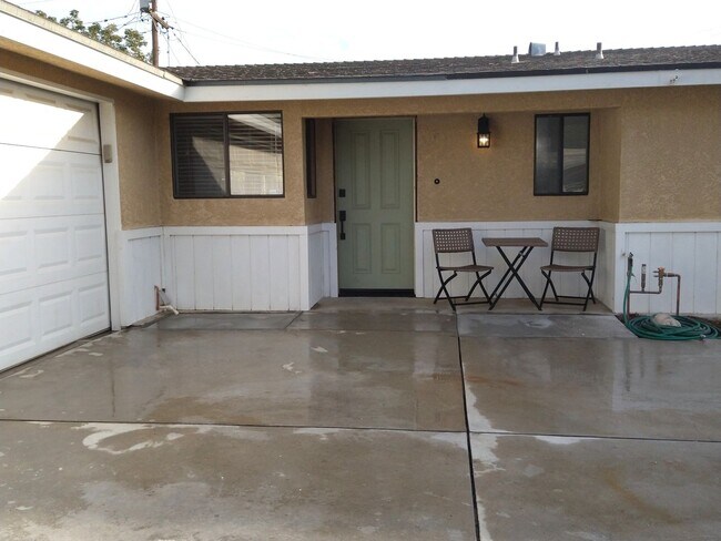 Building Photo - Large family home in Panorama area, near Bakersfield College!