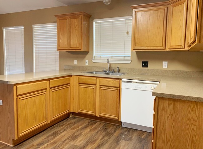Building Photo - Beautiful 3 Bedroom, 2 Bath Home in Flint!