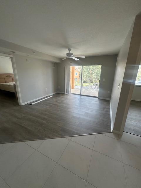 Building Photo - 141 SW Palm Dr