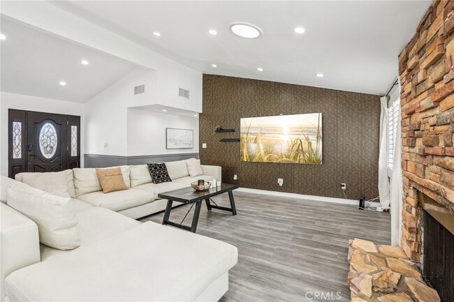 Building Photo - 5633 Rawlings Ave