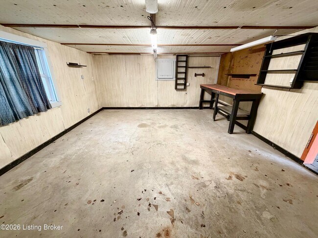 Building Photo - 2632 Alanmede Rd