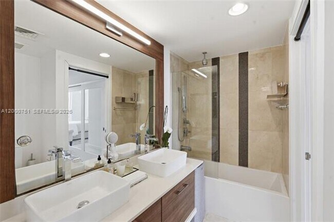 Building Photo - 601 NE 27th St