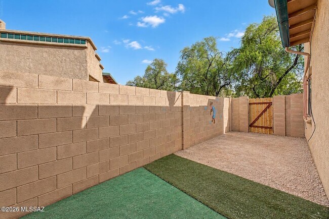 Building Photo - 1316 E Zulema Loop