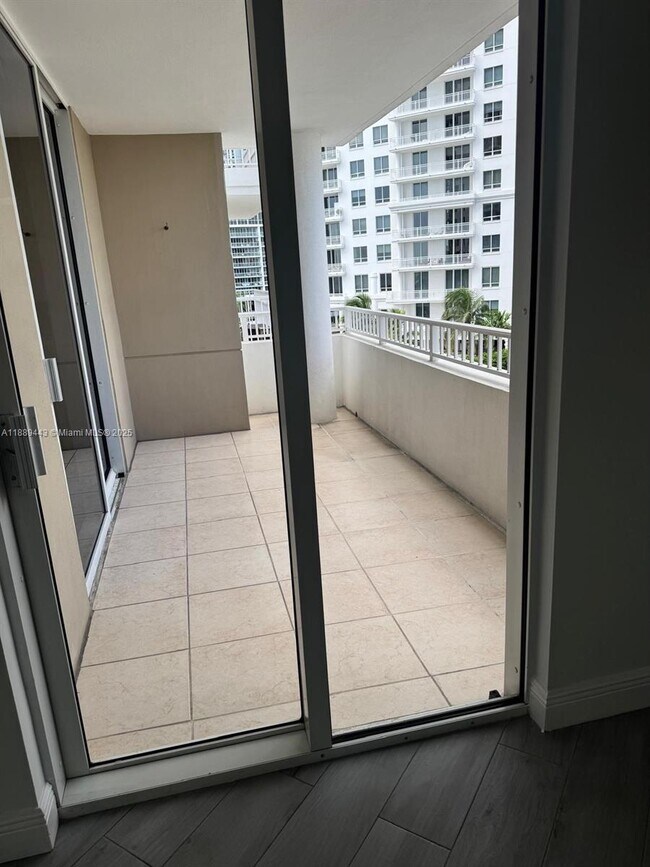 Building Photo - 701 Brickell Key Blvd