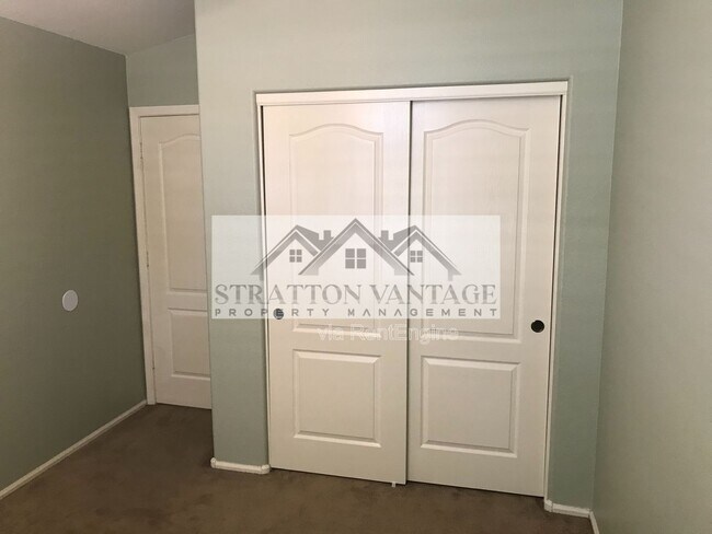 Building Photo - 42006 W Anne Ln