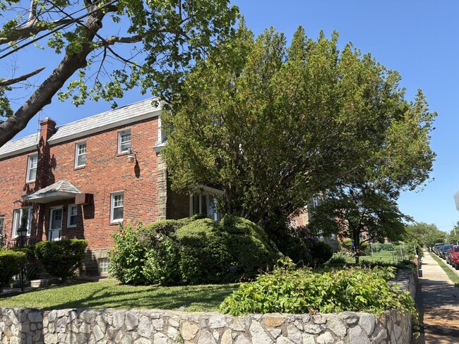 Building Photo - 1201 E Cliveden St