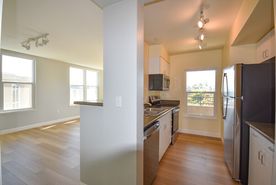 Building Photo - 8400 Oceanview Ter