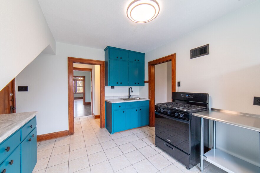 New appliances, refreshed cabinets with new counter tops - 5804 W Walker St