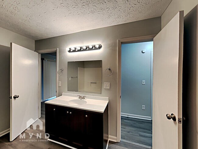 Building Photo - 5657 Riding Woods Dr SW