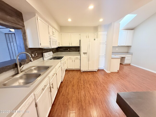 Building Photo - 14349 Courtney Woods Ln