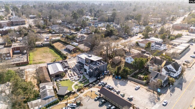 Building Photo - 515 Center St