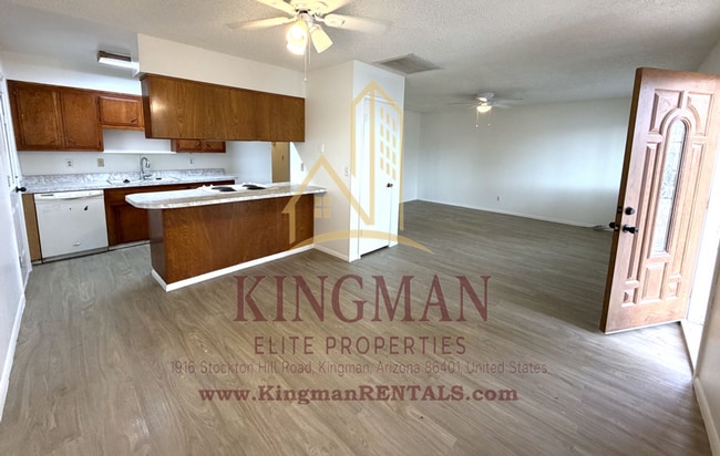 Building Photo - Spacious 3-Bedroom, 2-Bath Home Featuring Fresh Updates Throughout