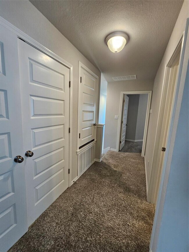 Building Photo - 1721 Artesian Spgs Xing