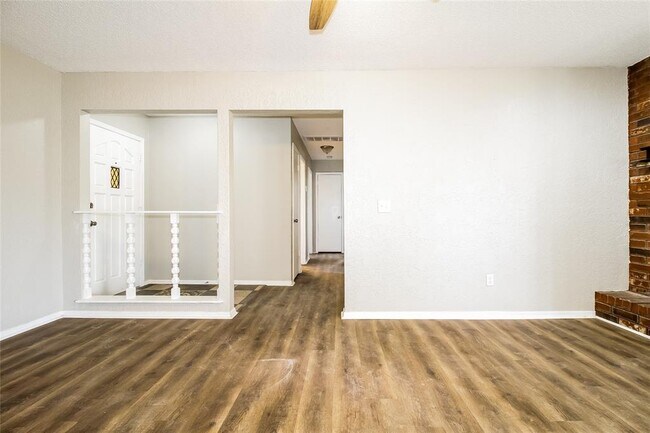 Building Photo - 1004 Cambridge Dr