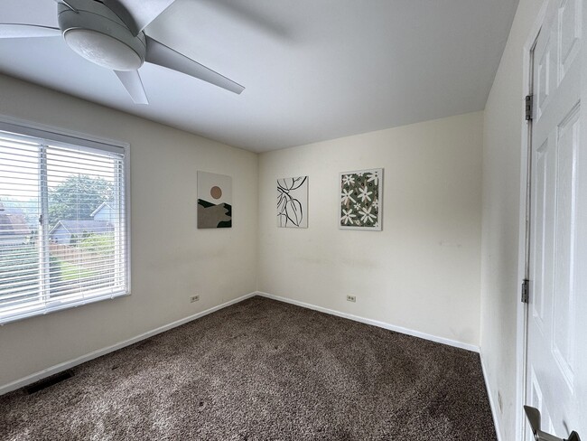 Building Photo - 1142 Greensfield Dr
