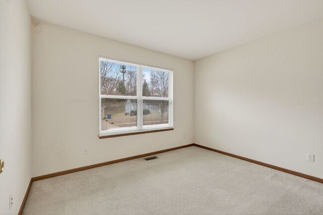 Building Photo - Charming 3 Bedroom with Garage!