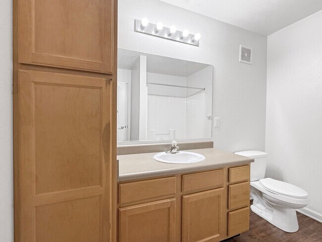 Building Photo - Luxe 1-Bedroom Haven: Serene Lakeside Livi...