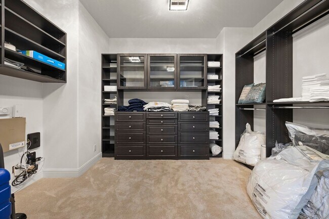 Building Photo - Exquisite Luxury Living in the Moorpark Co...