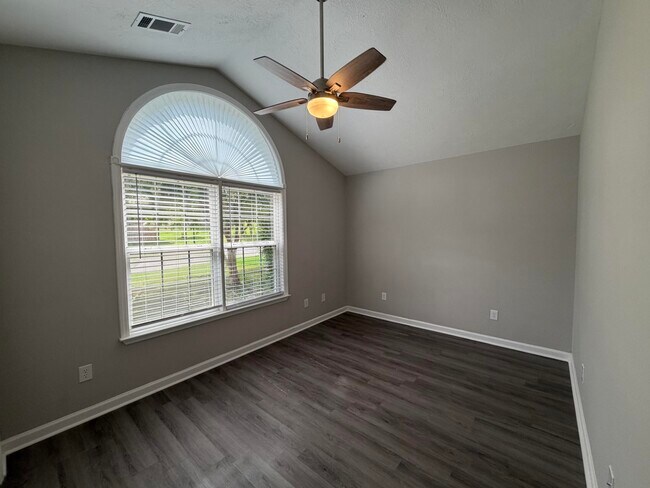 Building Photo - 219 Long Creek Dr