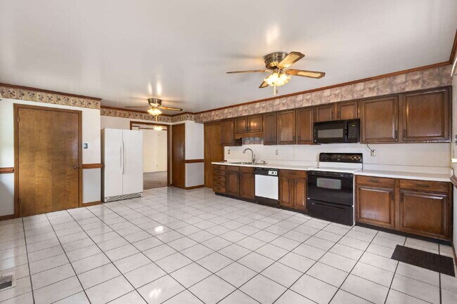 Building Photo - 512 Winwood Dr
