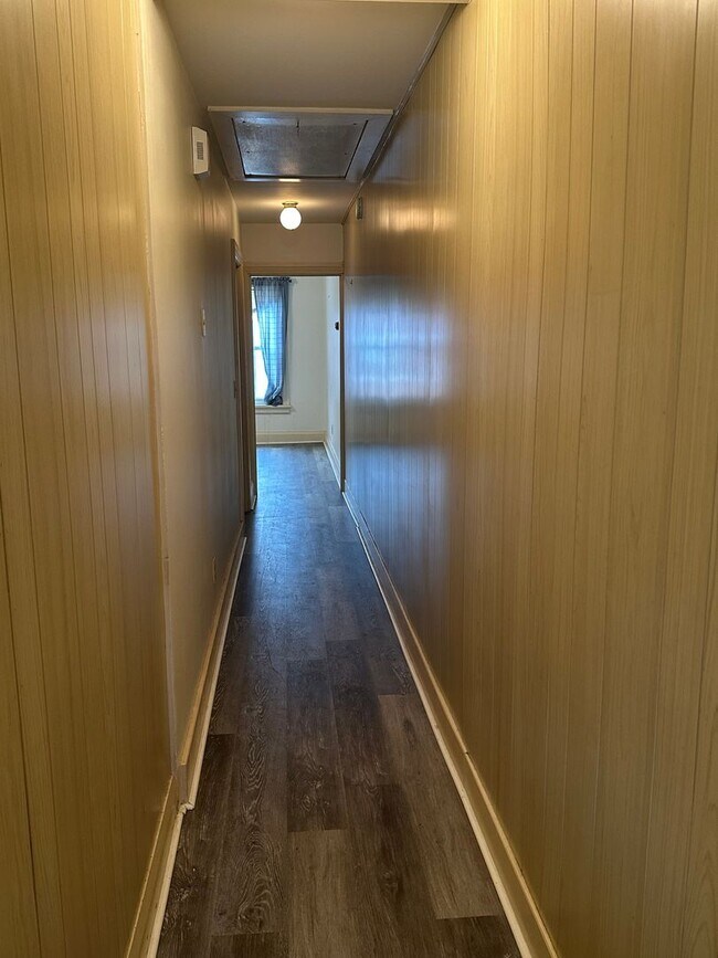 Building Photo - 40 N Chestnut St