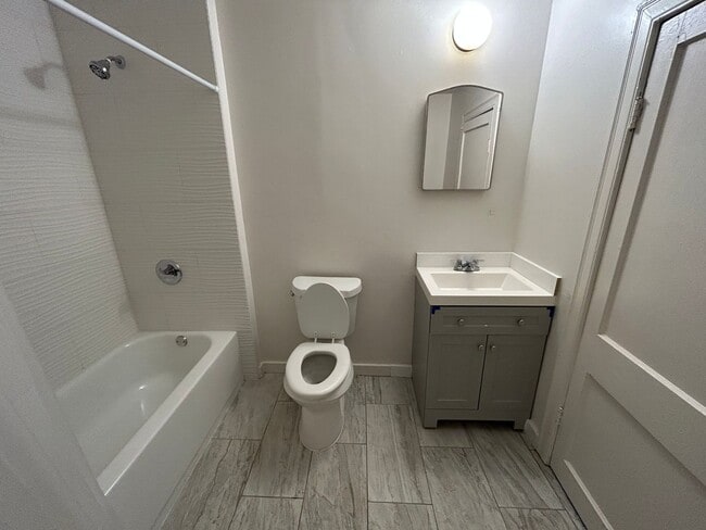 Building Photo - Renovated 3/1 House in South Rome- $1,100