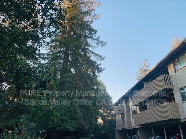 Building Photo - 2315 Eastridge Ave