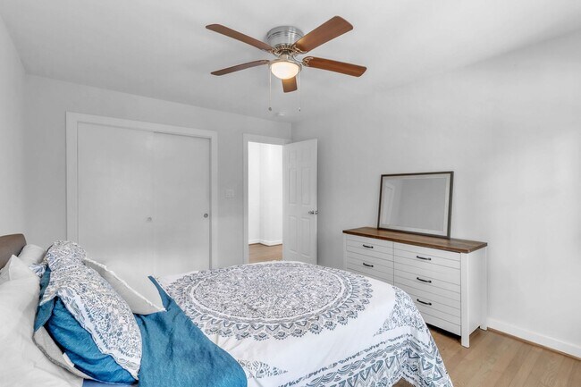 Building Photo - Updated 3 Bedroom, 2 Bath Home – Minutes from Fort Bragg!