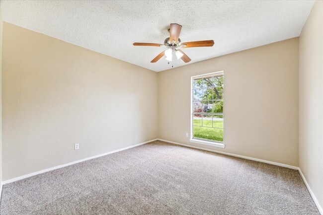 Building Photo - 503 Mary Ann Dr