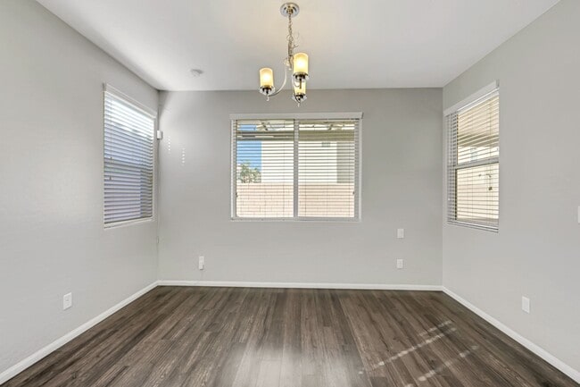 Building Photo - Beautiful 3 Bedroom home in Mountains Edge
