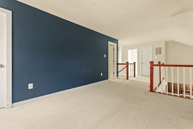 Building Photo - 1112 Saxton Dr