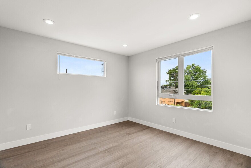 Building Photo - 11637 Kittridge St