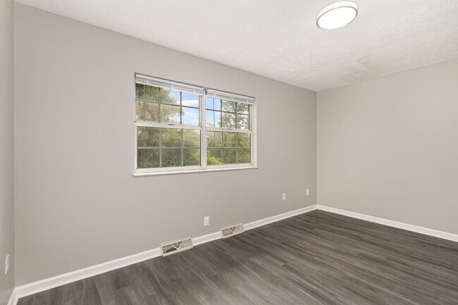 Building Photo - 4600-4606 Glenway Ave
